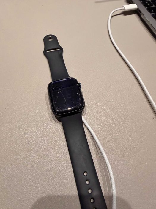 Apple Watch Series 8 GPS z kopertą 45 mm