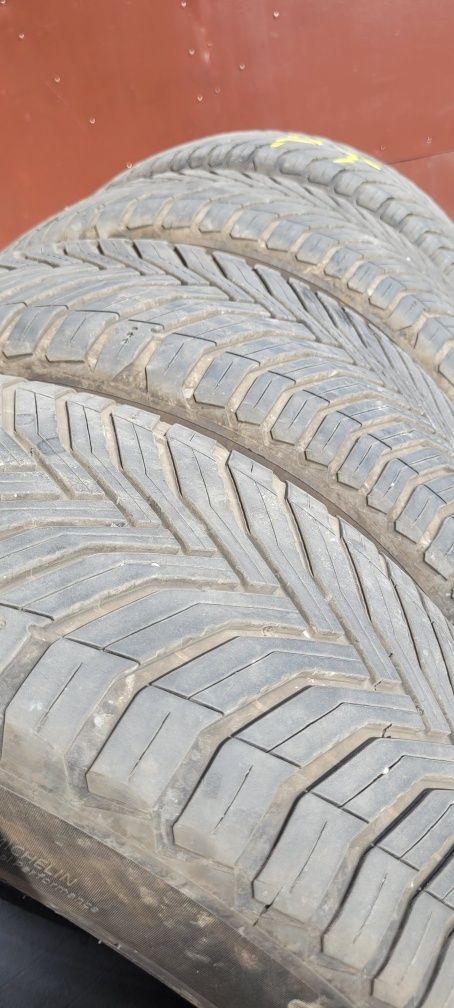 Komplet opon całorocznych Michelin Cross Climate 2 225 50 R17 allsezon