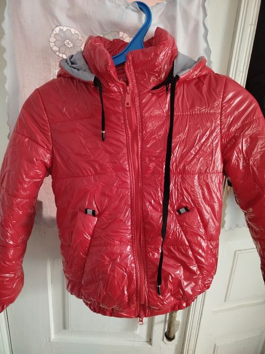 Продам куртку на девочку