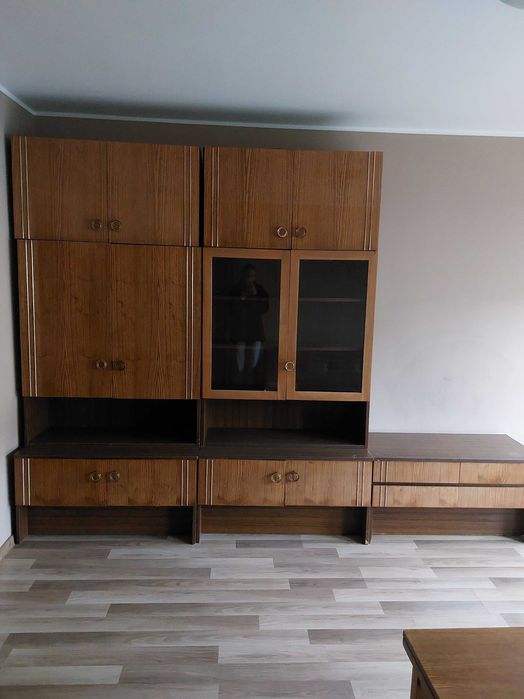 Meblościanka za darmo, kredens