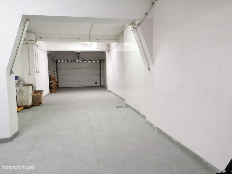 Armazém Remodelado para Venda em Campo de Ourique, Lisboa