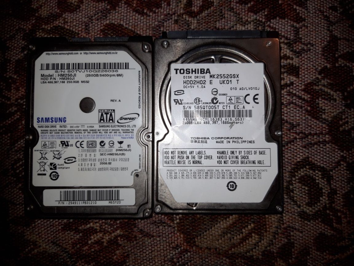 Два ноутбучних жорстких диски