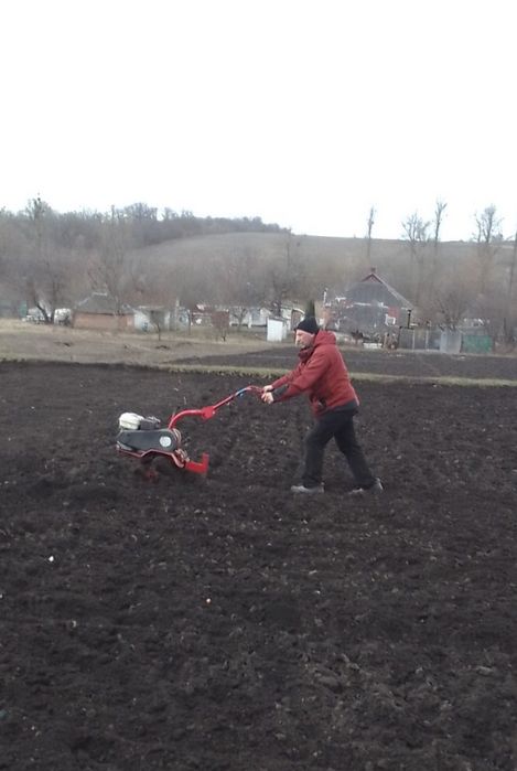 Мотоблоком культивируем участки