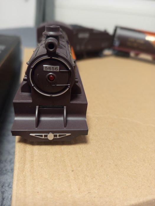 Świąteczny Pociąg-lokomotywa pod choinkę