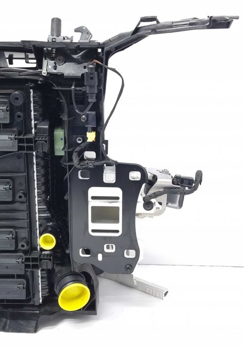 AUDI Q3 83A Передня панель, телевізор