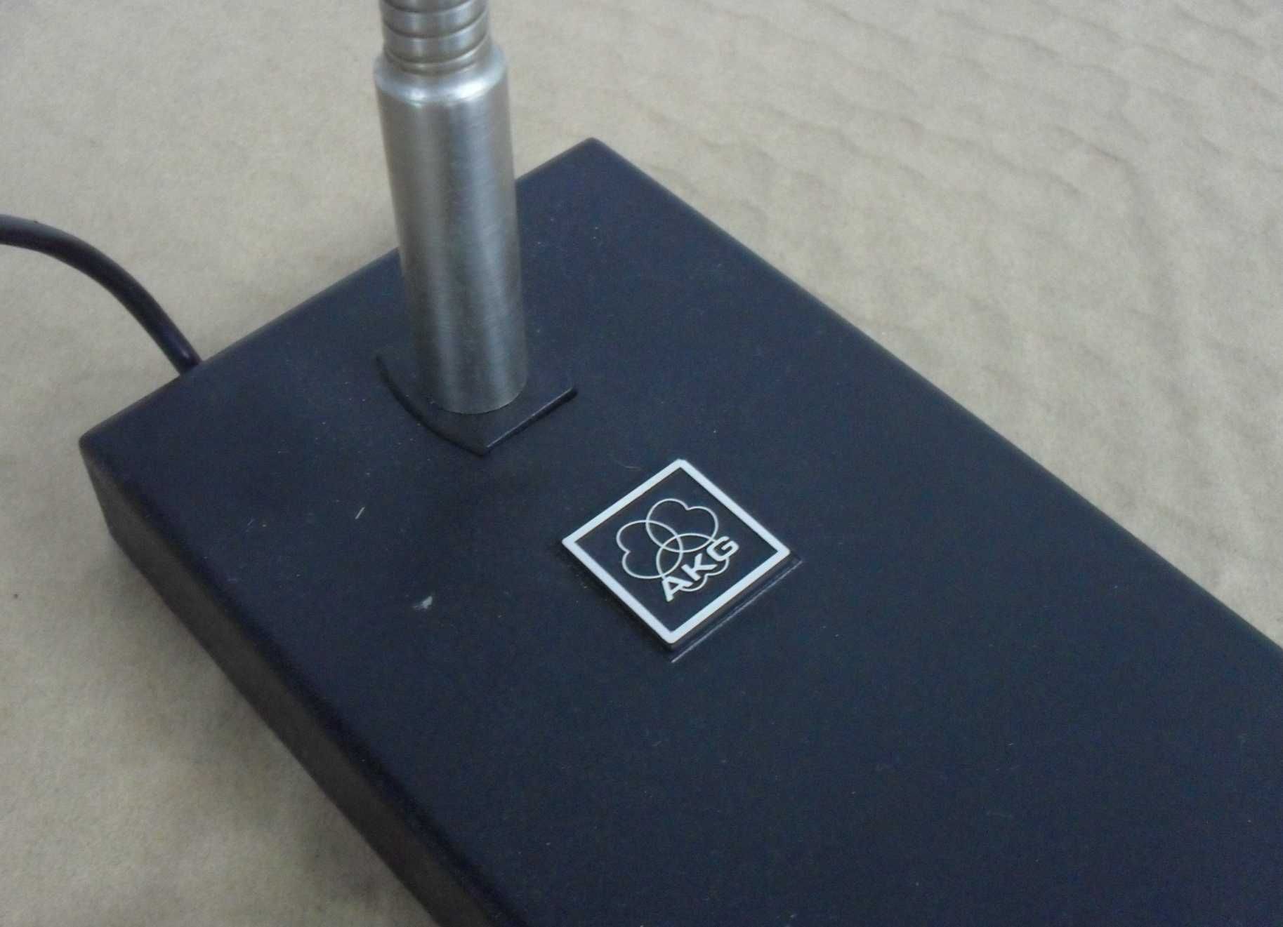 Microfone AKG, antigo, tradução simultânea