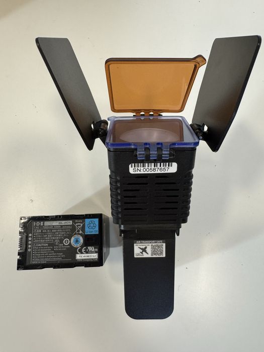 SWIFT lampa nakamerowa