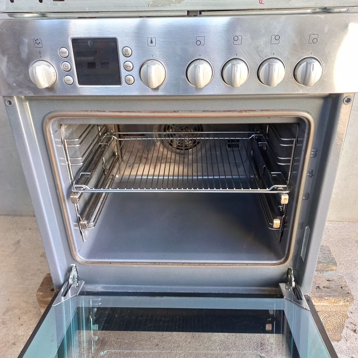 Духовий шкаф з  газовою варочною поверхнею