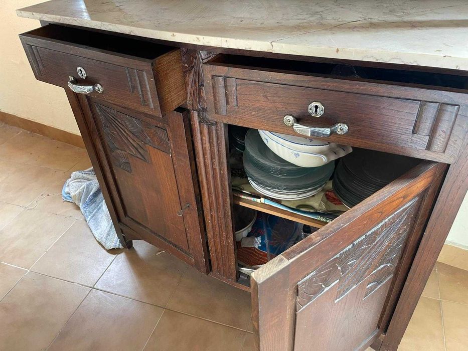 Armario para louça de madeira e pedra