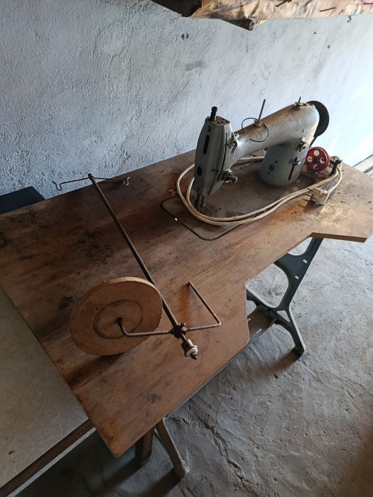 Швейная машинка по ткани