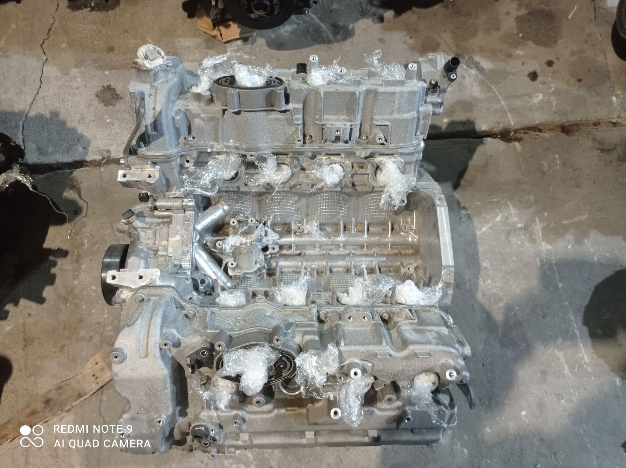 Silnik 4.4B V8  n63b44b. BMW