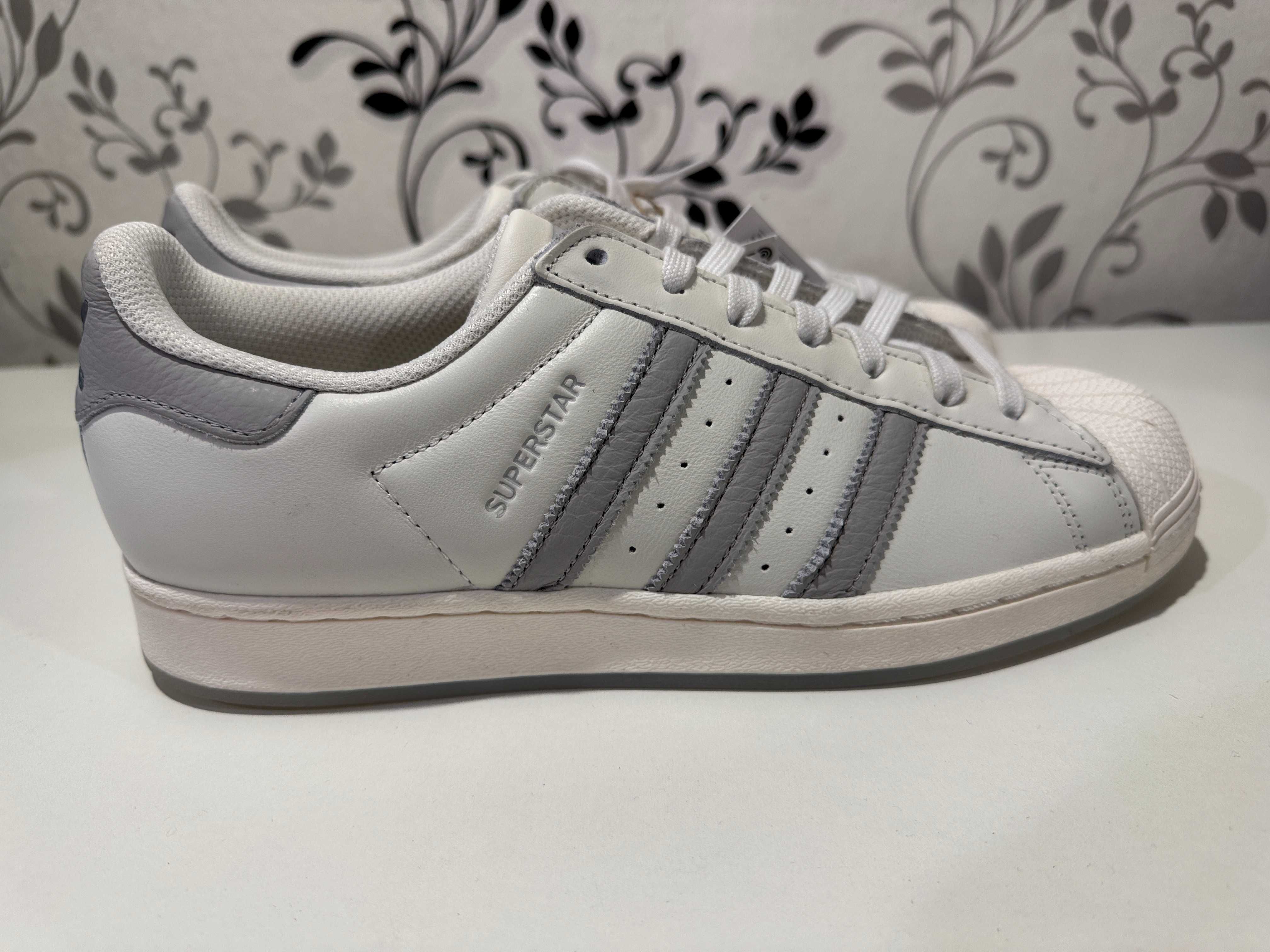 Кросівки чоловічі Adidas Superstar ID3722, 42р