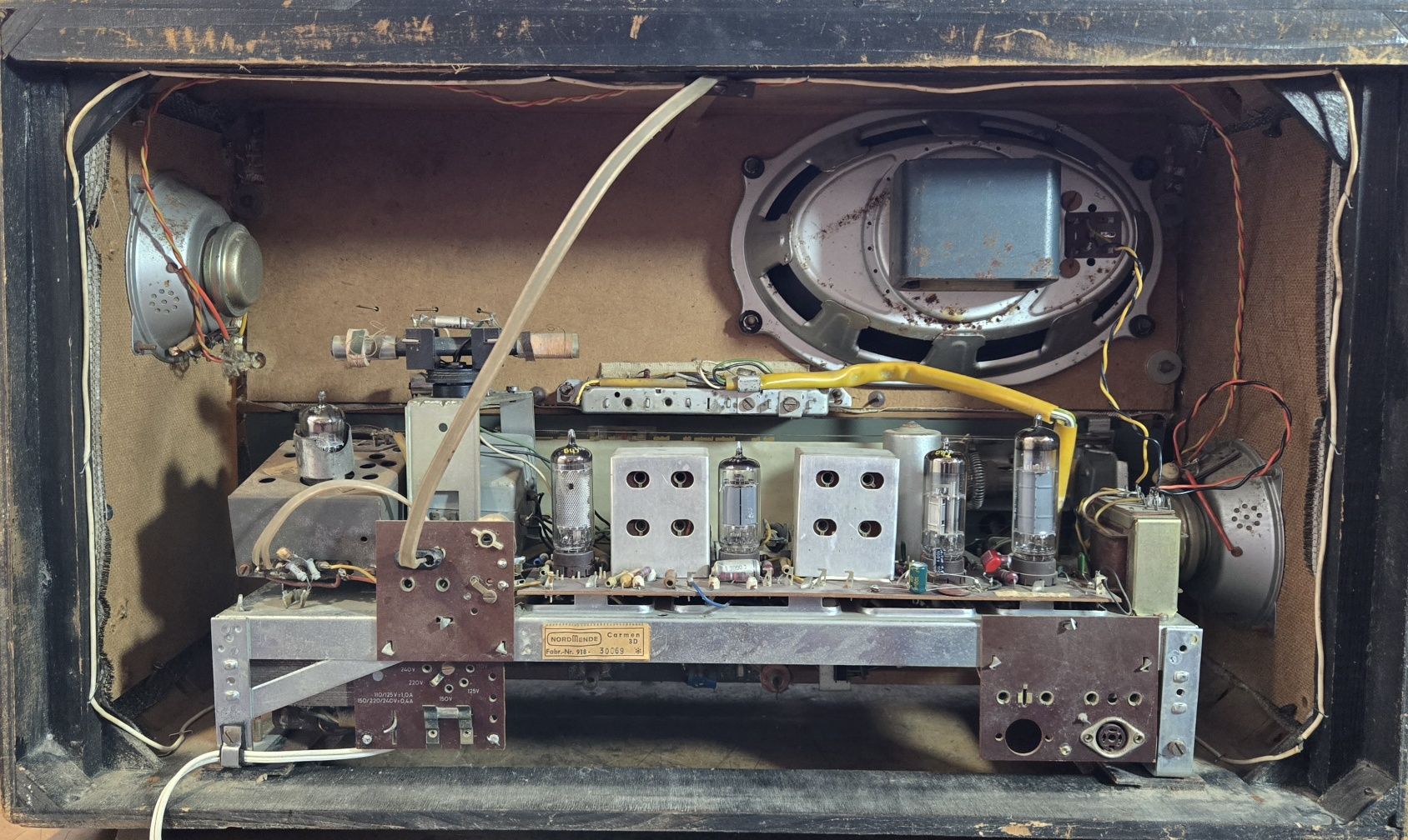 Rádio antigo reparado Nordmende