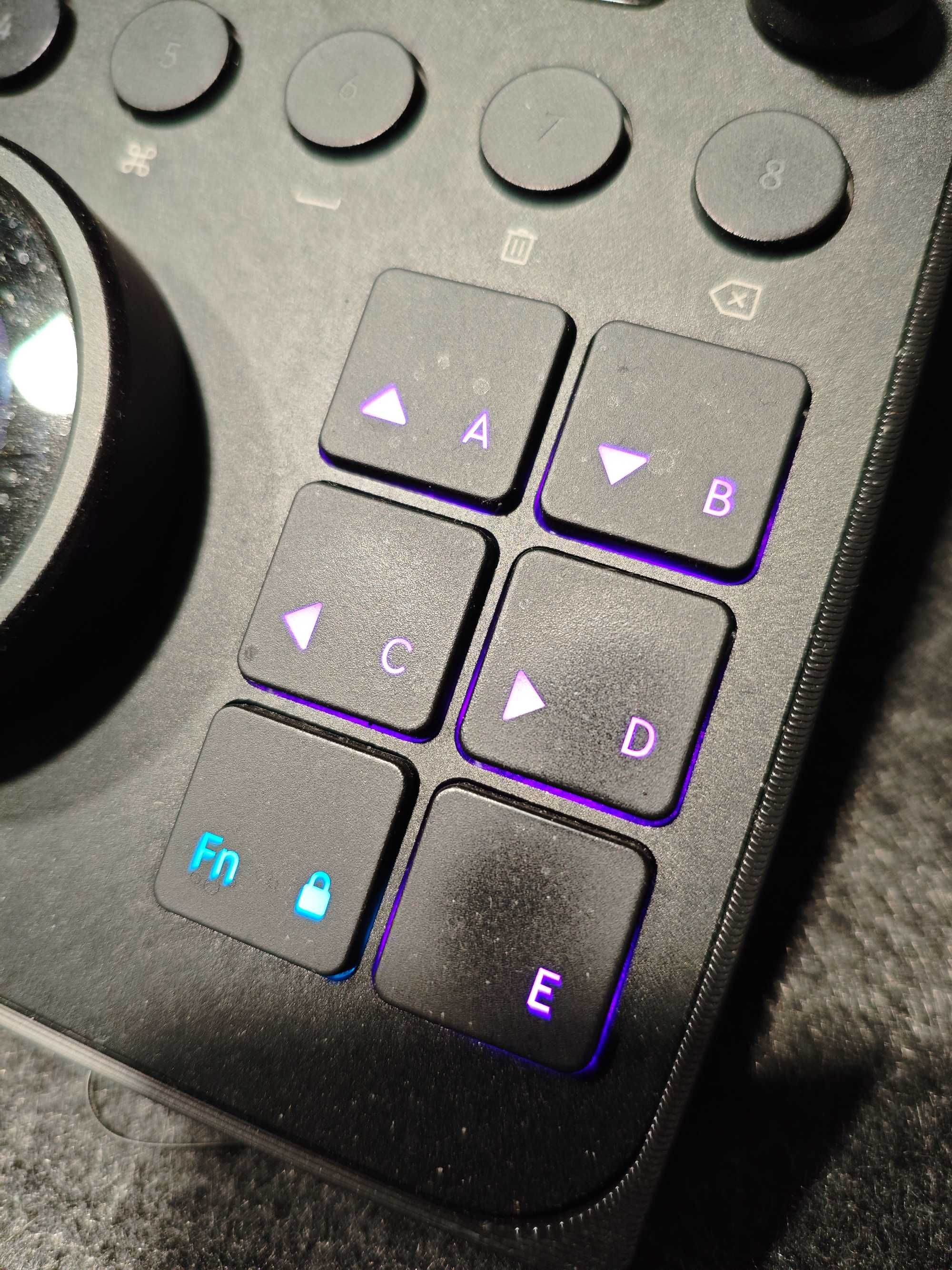 Loupedeck CT (em excelente estado) vendo ou troco por Loupedeck Live