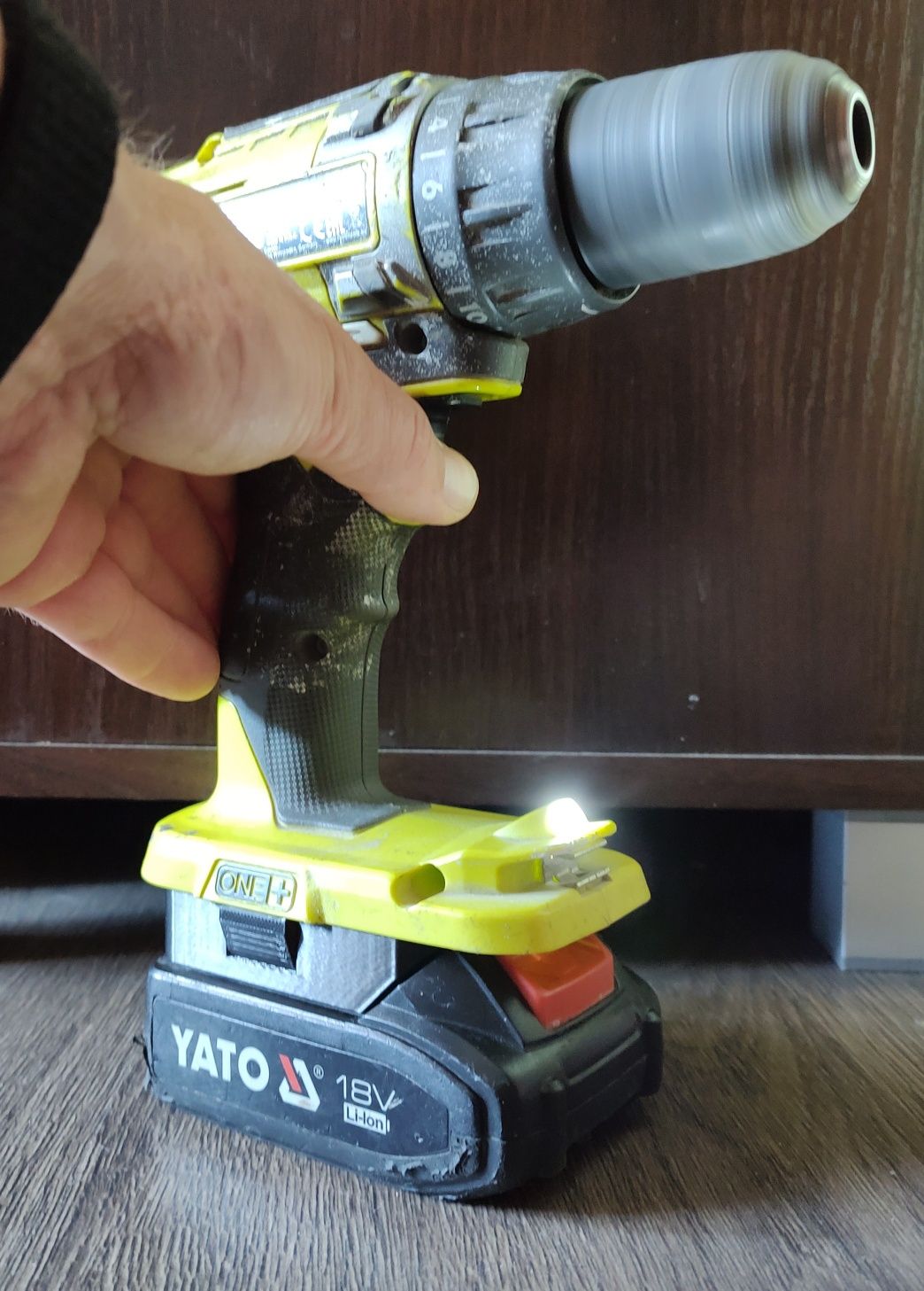 Adapter Ryobi ONE+ na baterie YATO 18V