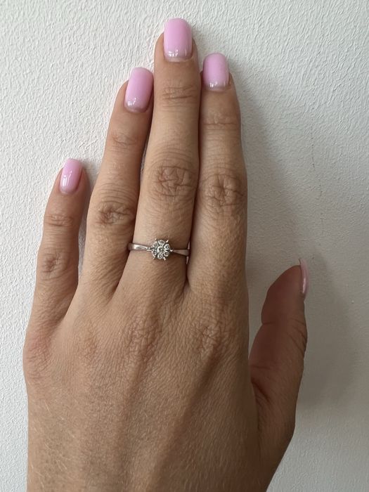 Изысканное золотое кольцо с бриллиантами