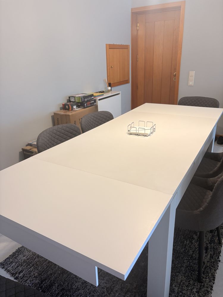 Mesa de jantar branca extensível como nova