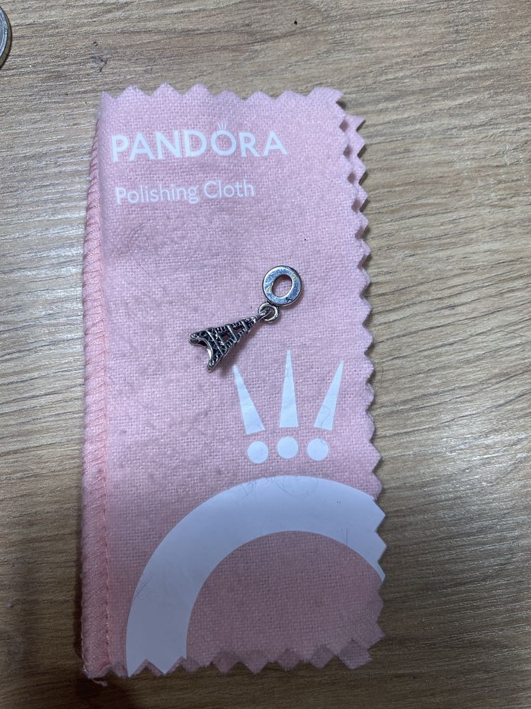 Charms wieża Pandora