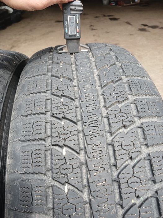Шины зима  235.55R19