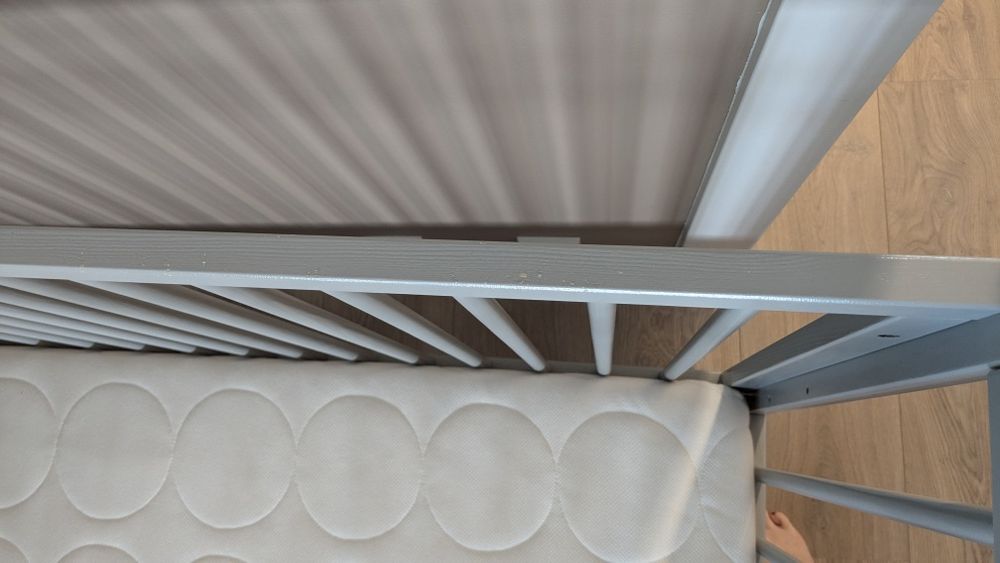 Łożeczko szare Klupś Radek, materac Ikea skonast 120x60
