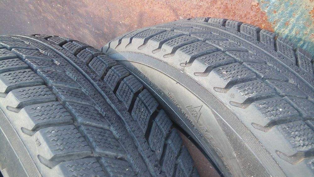 Продам б/у зимнюю резину 175*70 R13 2шт