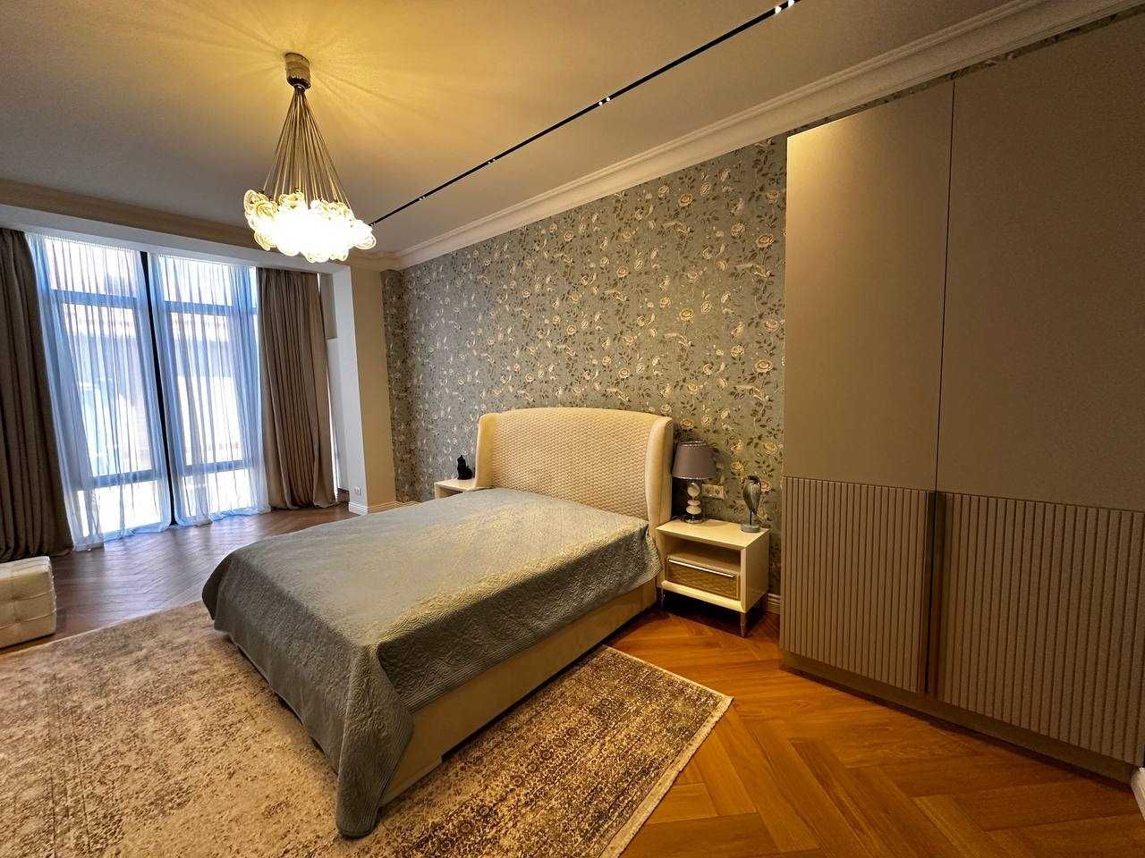 Продаётся шикарный дом в закрытом кооперативе на 10 ст. Б. Фонтана.