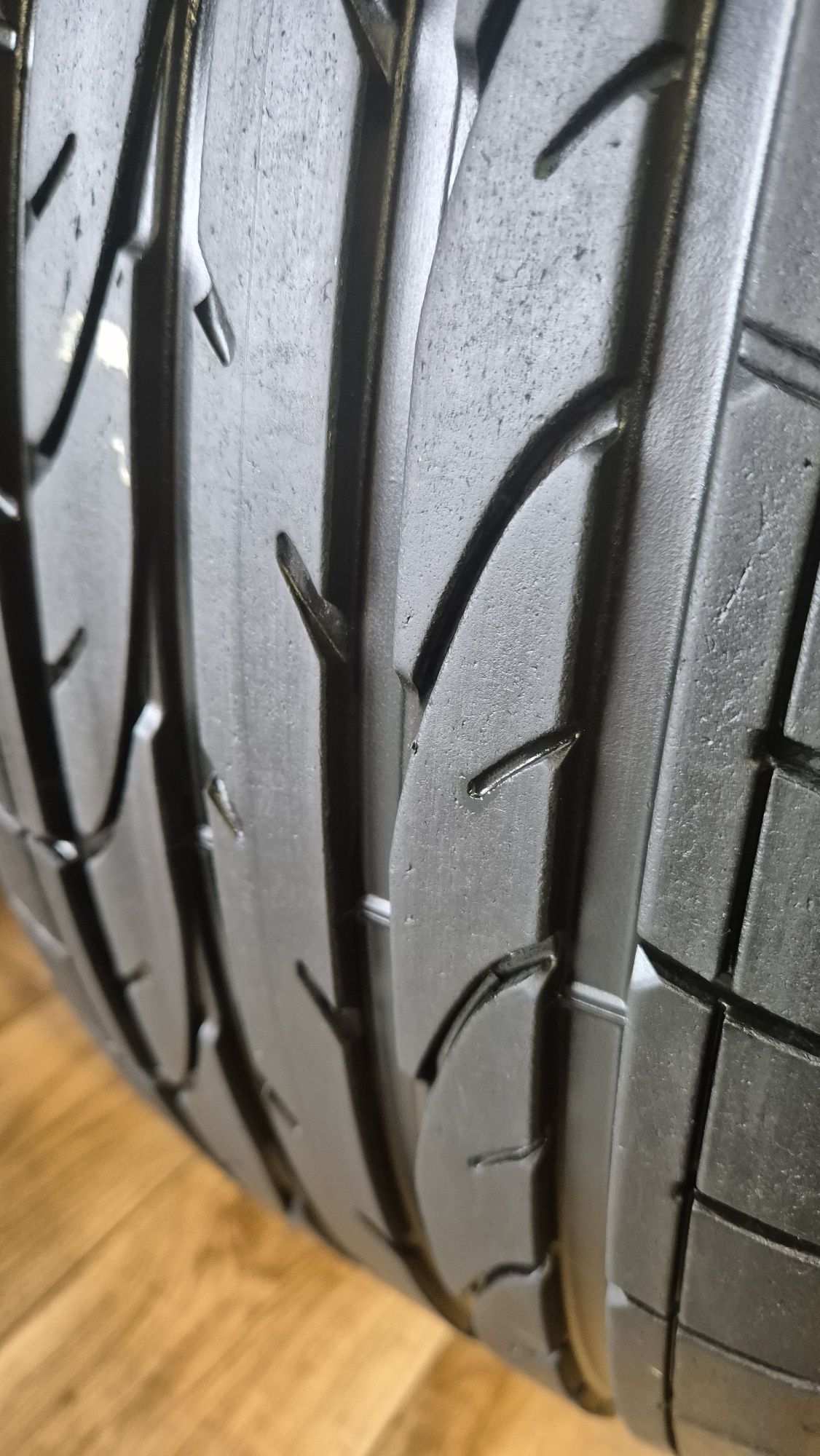 235/45/19 Bridgestone Para Lato 6,5mm 22r