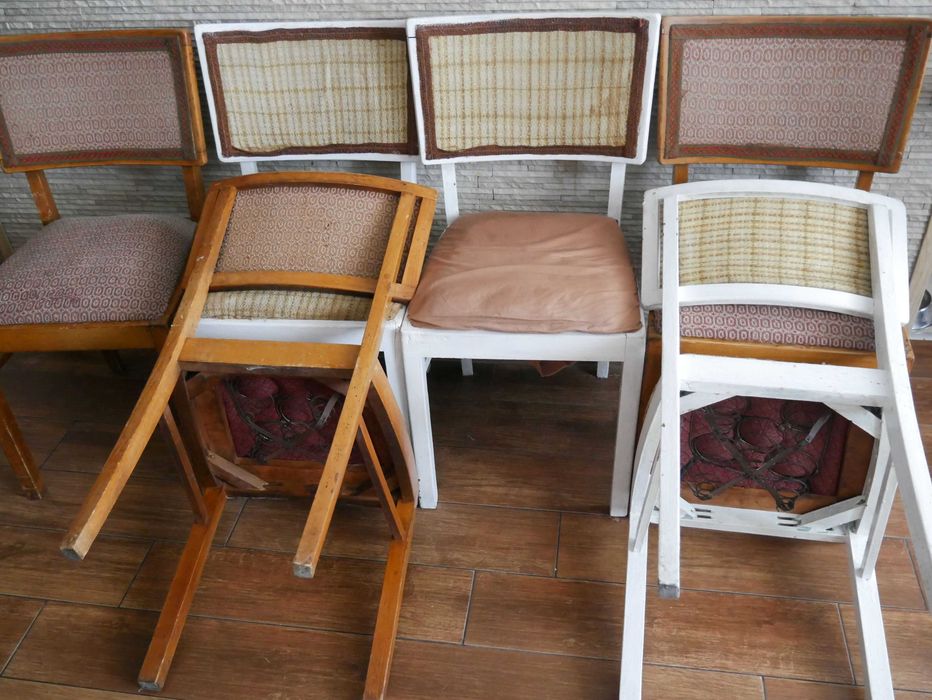 6 starych drewnianych krzeseł