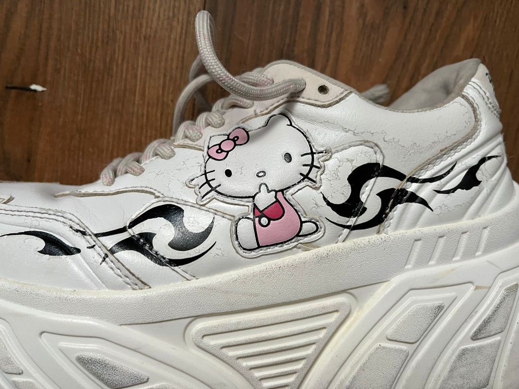 Buty Hello Kitty Bershka