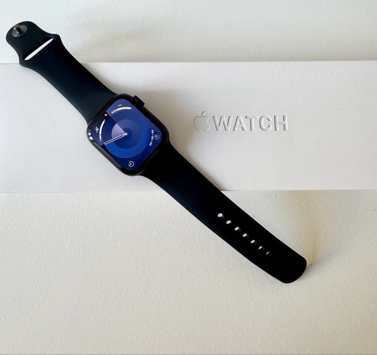 Apple Watch Series 8 41mm GPS aluminium w kolorze północy z paskiem