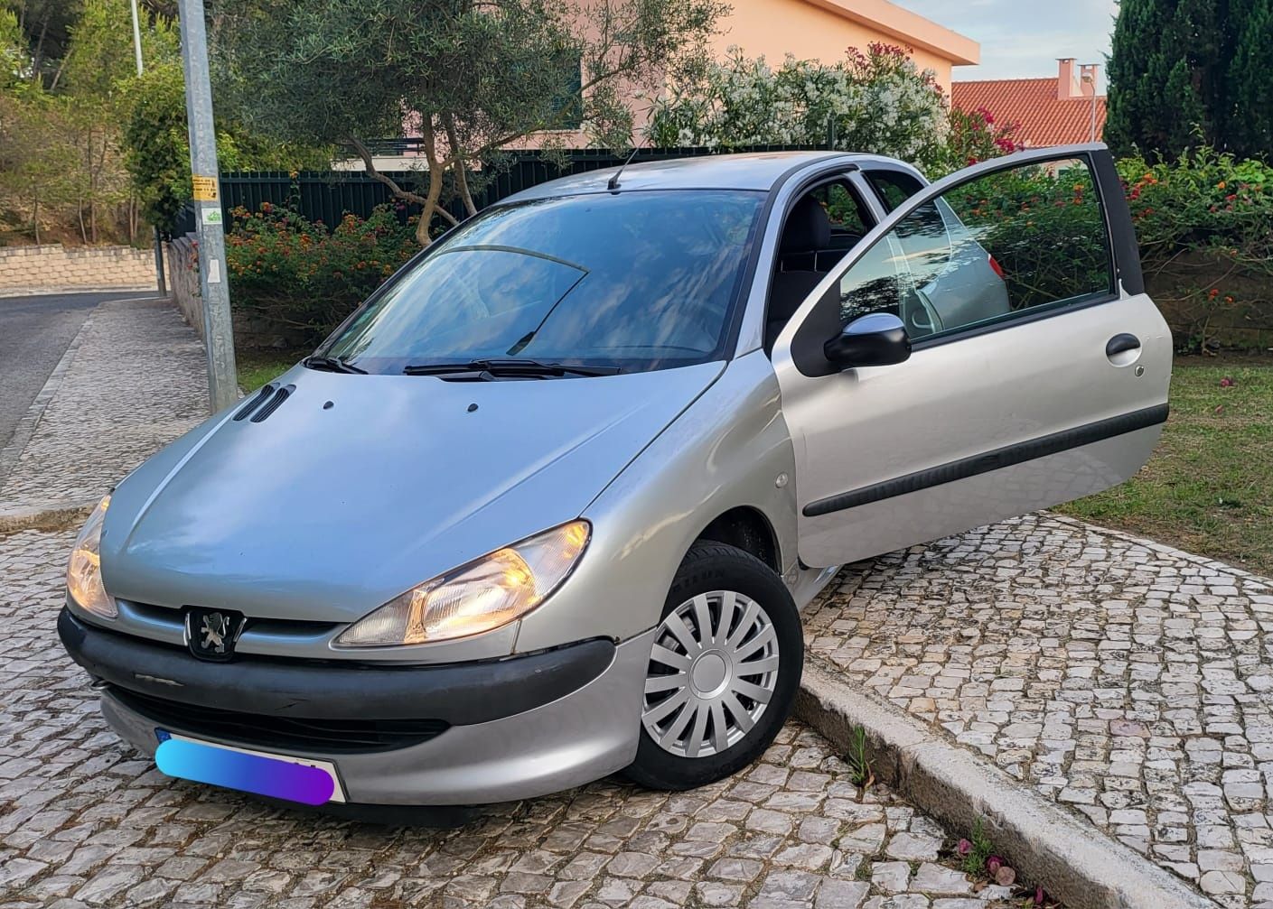 Alugo carro Peugeot