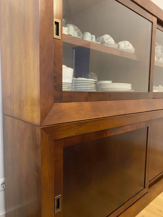 Estante/Móvel de madeira maciça.