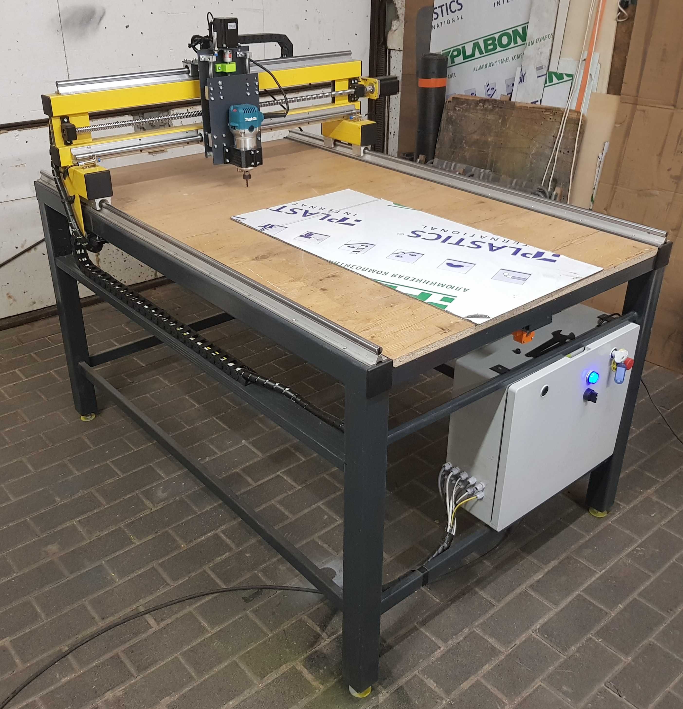 Ploter frezujący, Frezarka CNC 1250x710