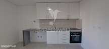 Apartamento T2 Remodelado na Amora | Com Varanda