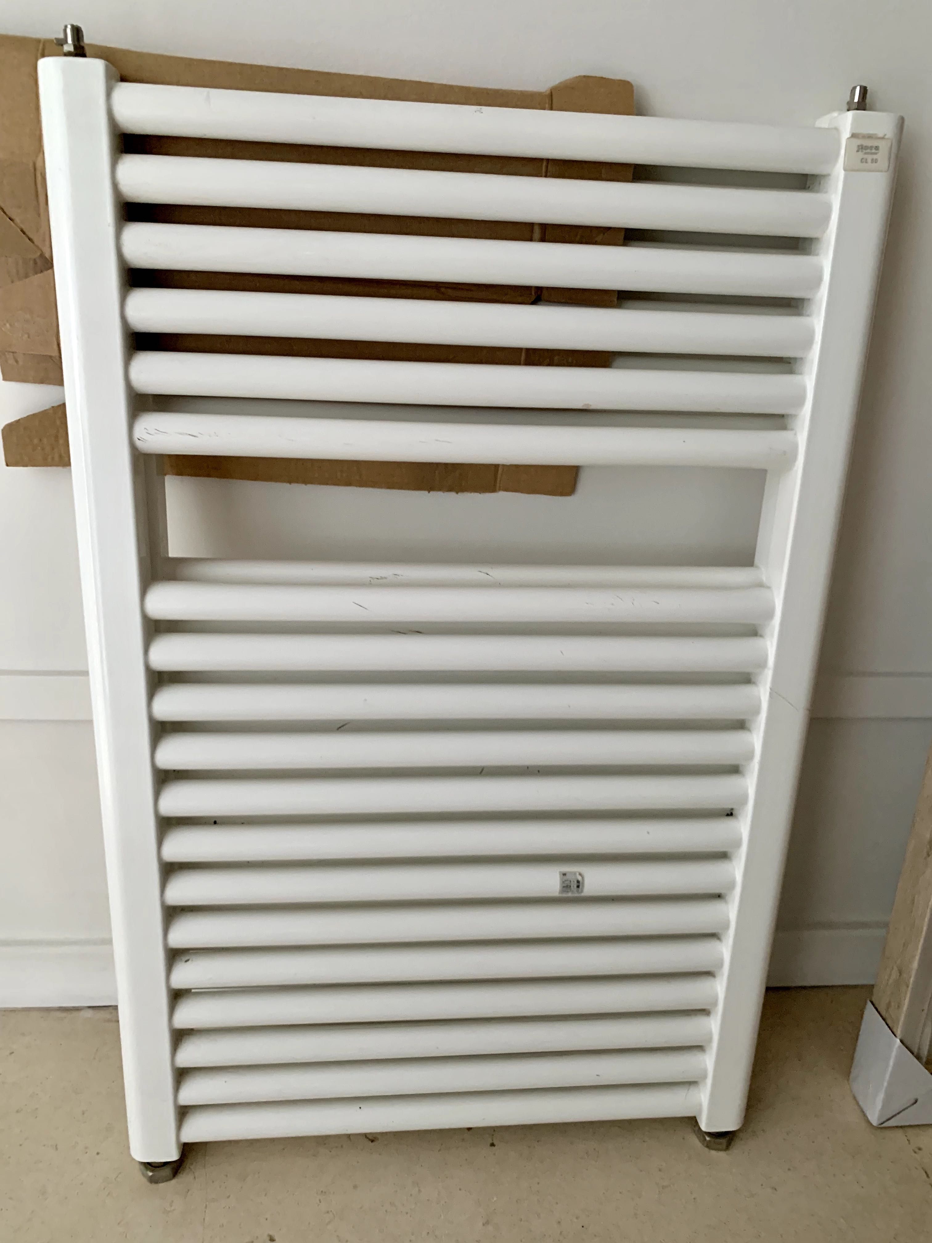 2 toalheiros radiadores Roca a água para casa de banho