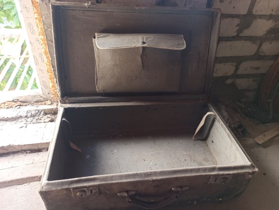 Дорожні сумки, чемодани