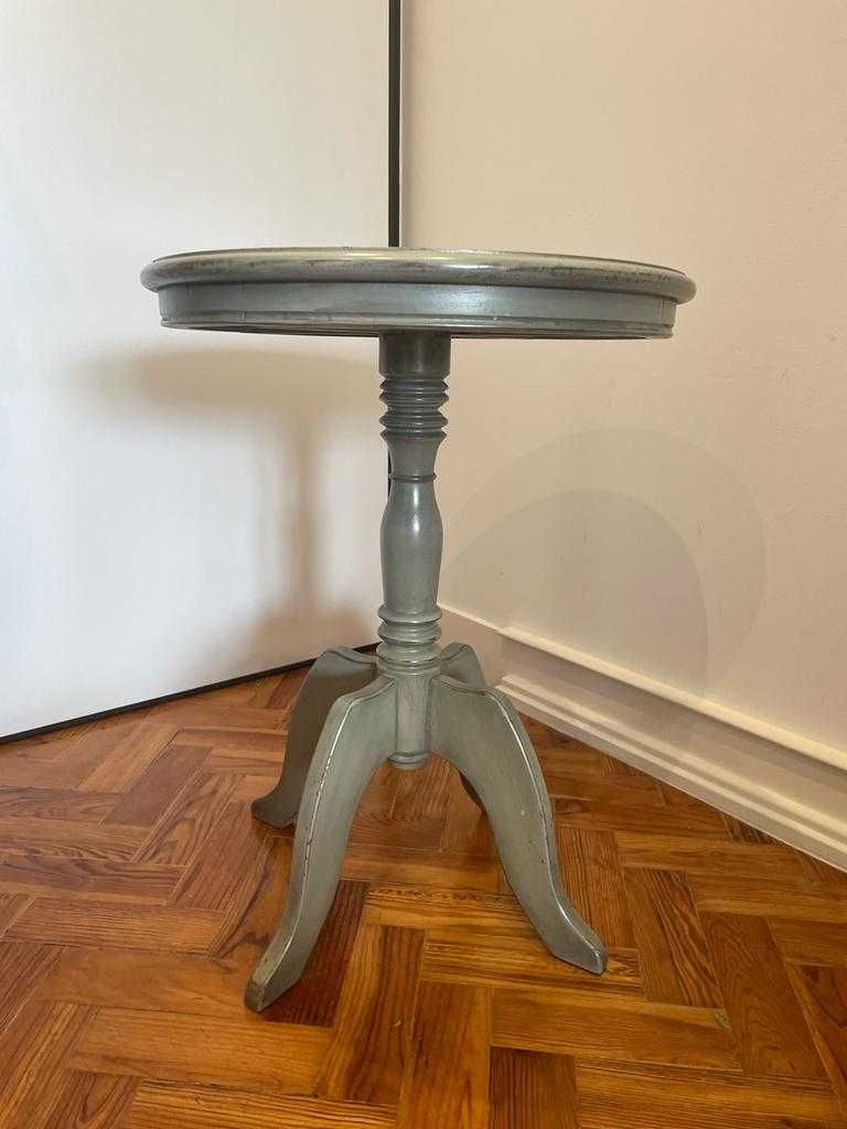 Mesa de apoio para sala ou quarto