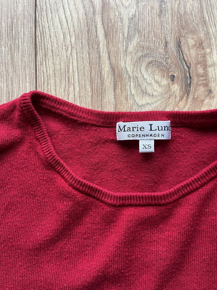 Czerwony sweter xs