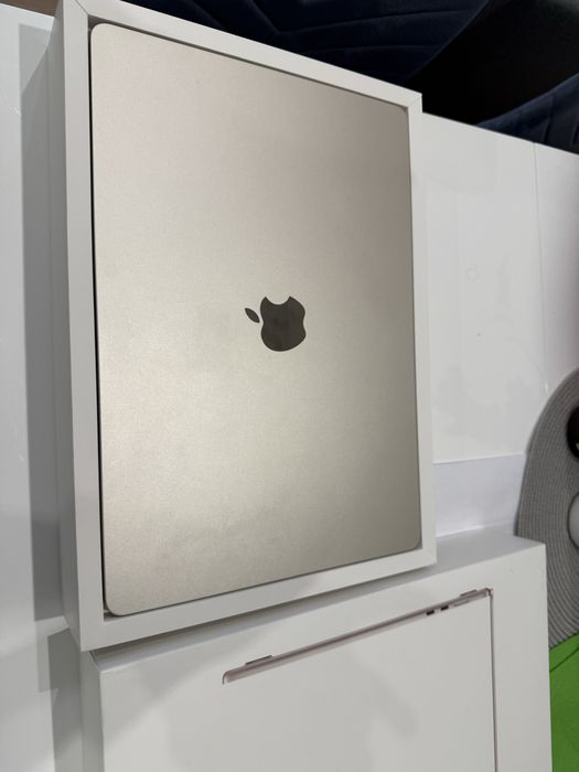 Apple Macbook Air M3 15” 256SSD 8 GB RAM