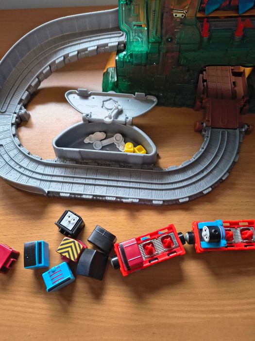 Fabryka lokomotywek Thomas kolejka Tomek i przyjaciele pociągi +wieża