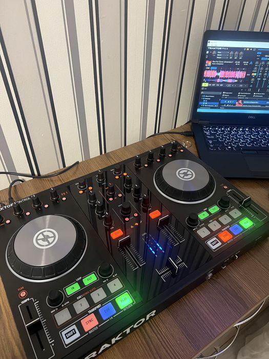 Native Instruments Traktor Kontrol S2 MK2  Dj Контроллер