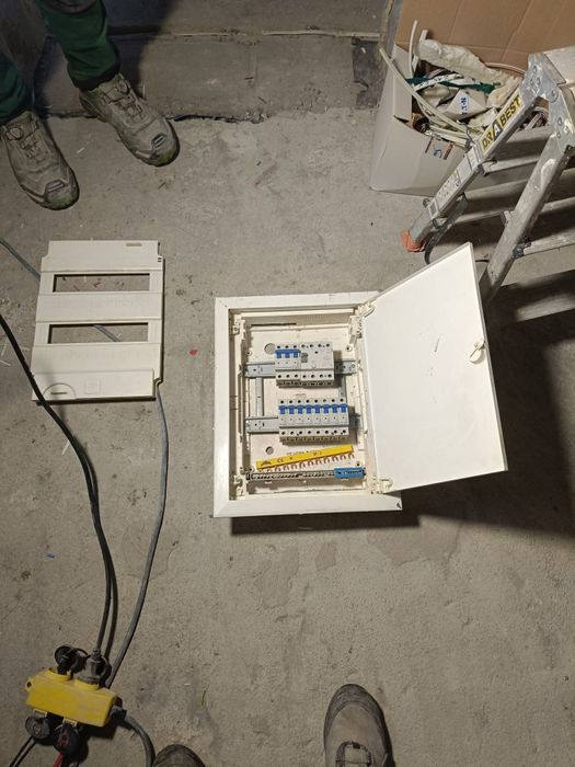 Rozdzielnica elektryczna 28 pozycjowa