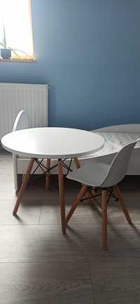 Łóżko stolik krzesło
