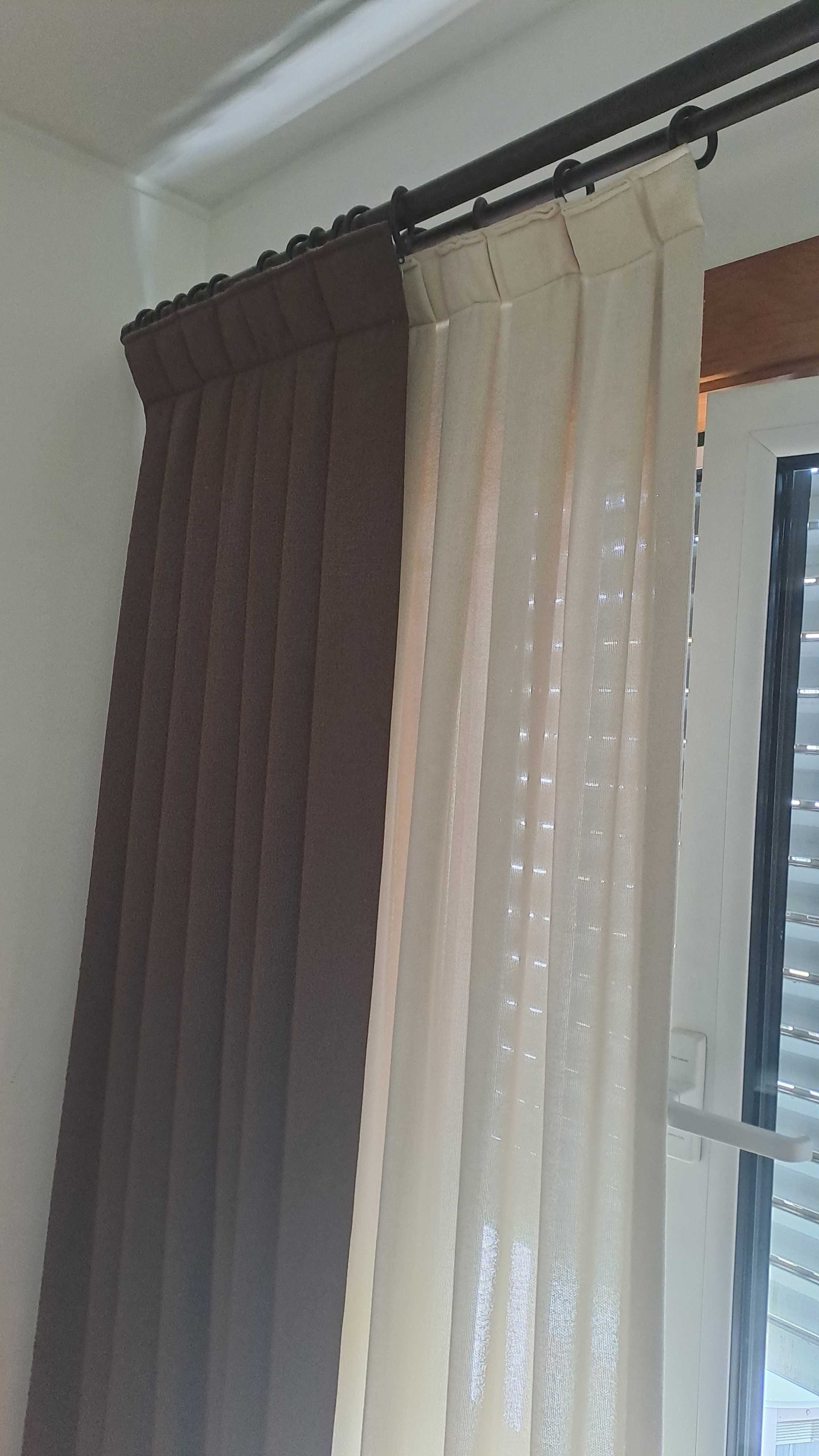 Cortinas, varão, argolas e saia para o sommier de casal