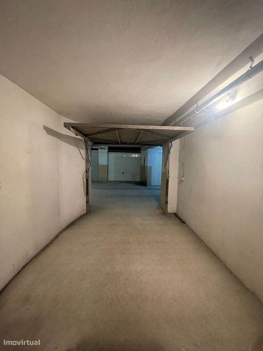 Garagem Individual / BOX 28/ Armazém - Lamaçães - Braga - 18 m2