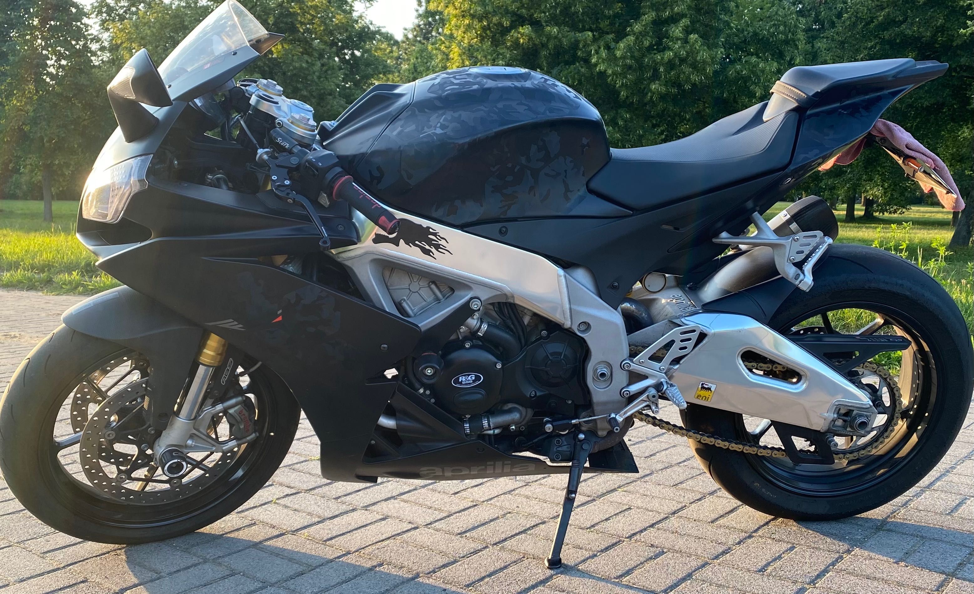 Aprilia rsv4 nie r1 cbr gsxr zx10r