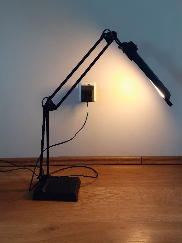 Lampa biurkowa (lampka na biurko)