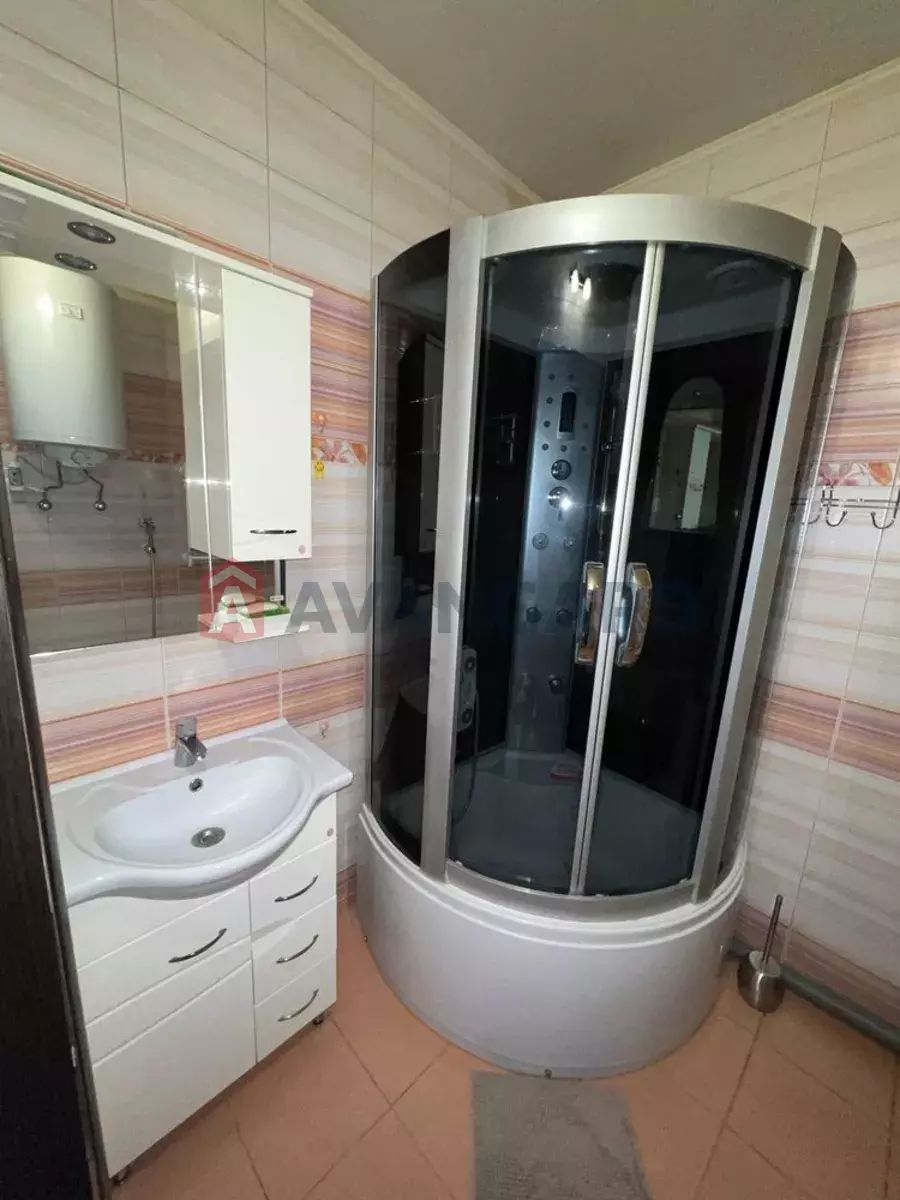 Срочно! Продам 2-х комнатную квартиру ж/м Красный камень!