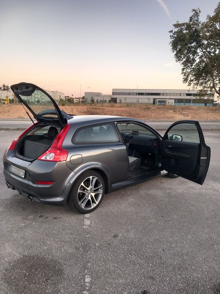 Volvo C30 2.0 D4 R-Design