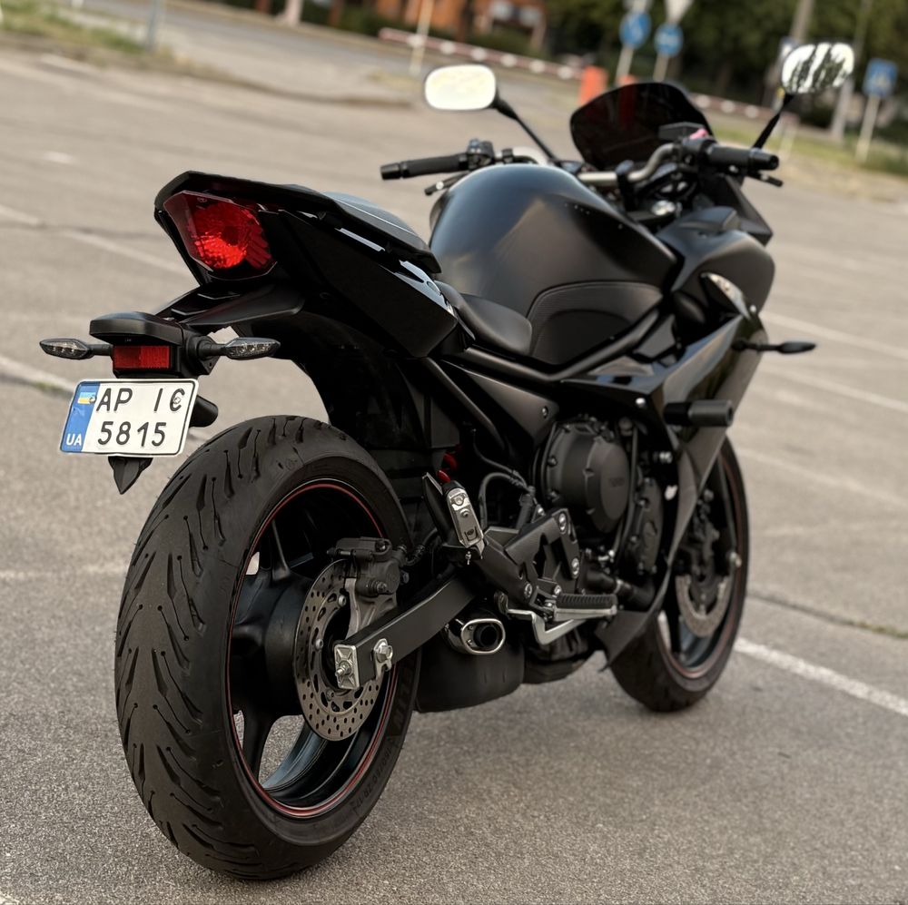 Yamaha FZ6R Black